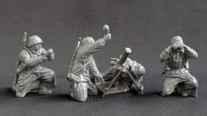 32051 German mortar team of WWII in winter uniform